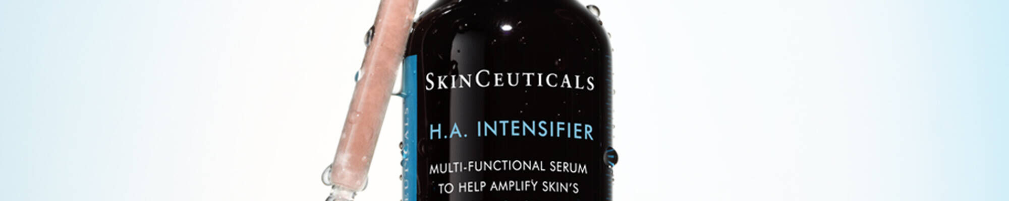 Een flesje SkinCeuticals H.A. Intensifier serum met druppelaar, gericht op het verbeteren van de huidtextuur.